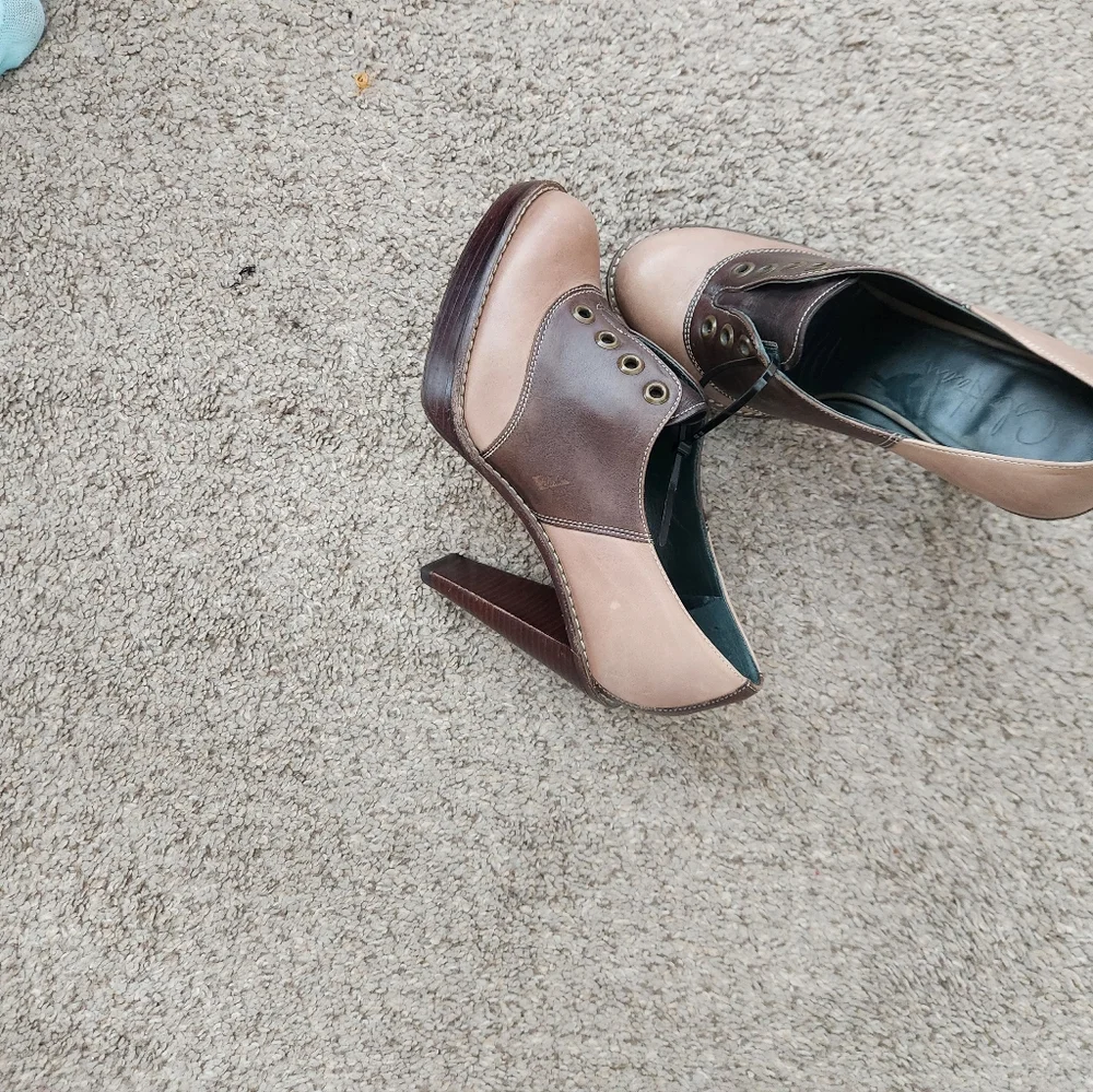 Shoes - Picture 1 of 3